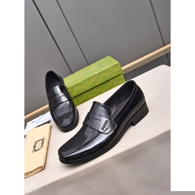 G*u*i leather shoes